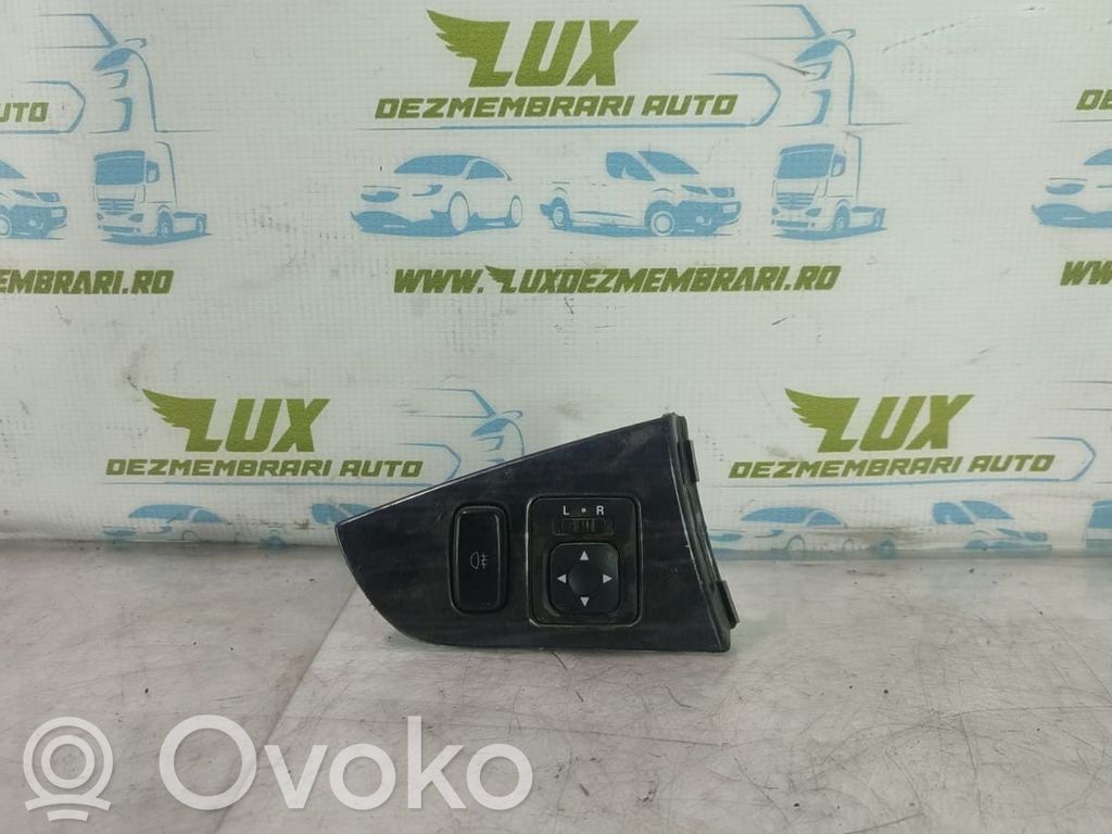 Un conjunto de interruptores   MR506517