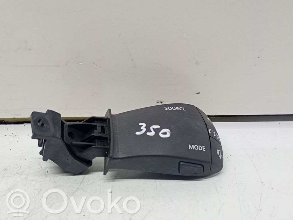 Boutons / interrupteurs volant   25522187R