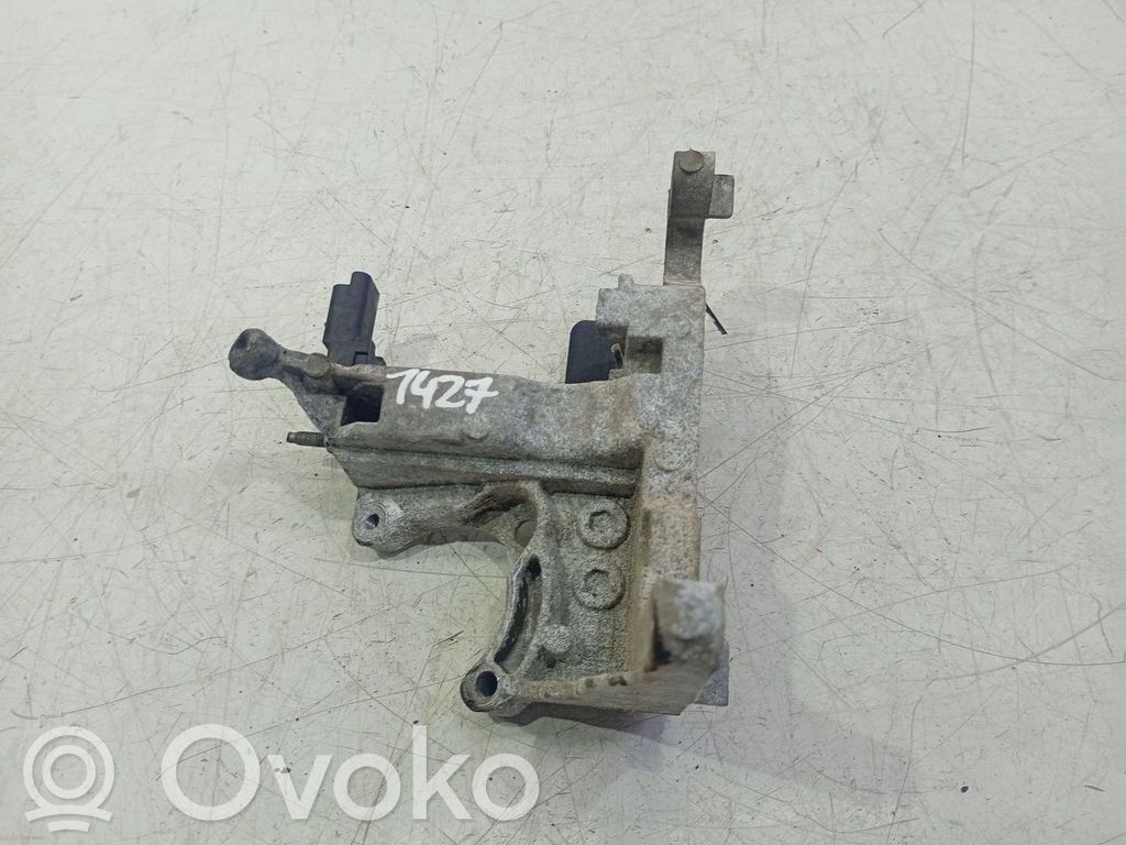 Engine mounting bracket
