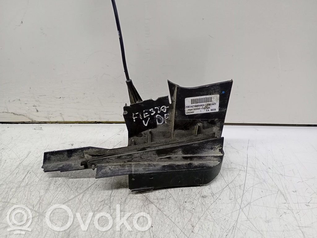 Ford Fiesta Priekšpusē slēdzene 