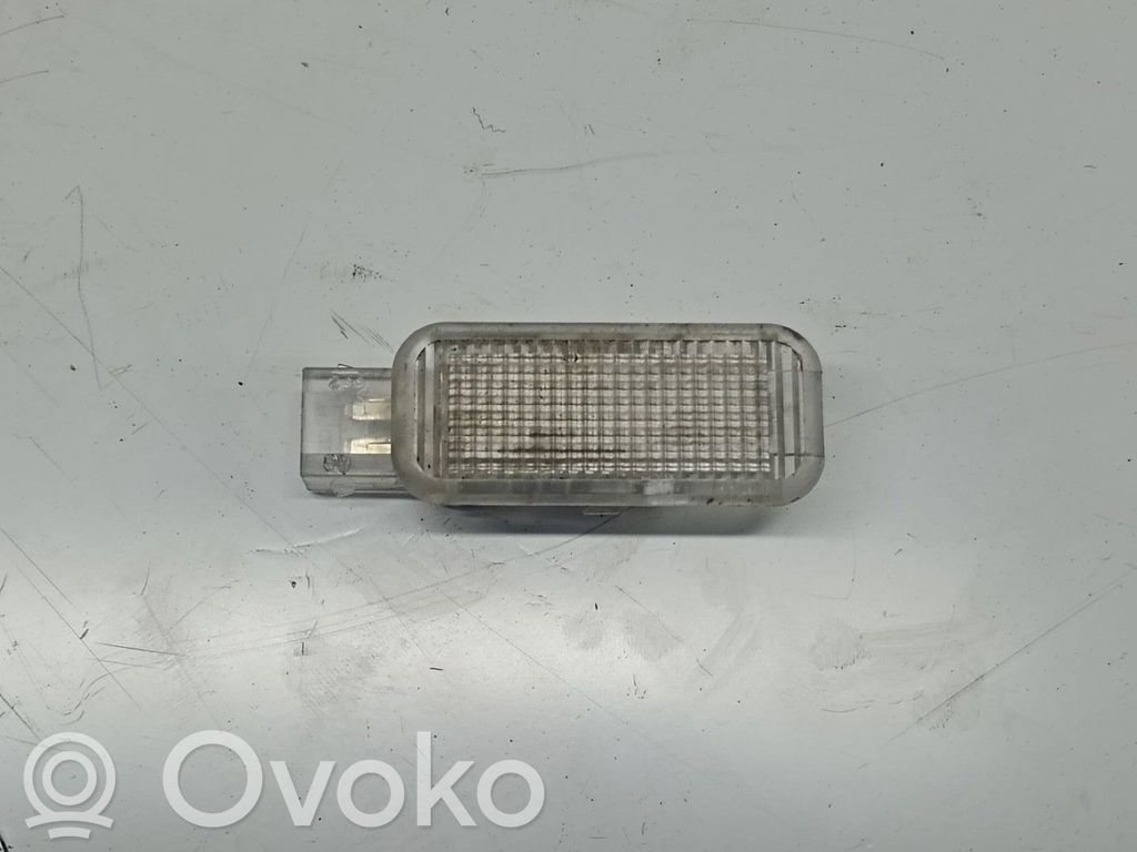 Volkswagen Golf IV Luce interna per portiera anteriore 