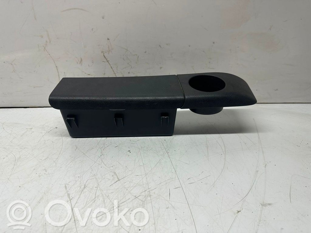Osłona dolna słupka / D   G06M21R31149PIA