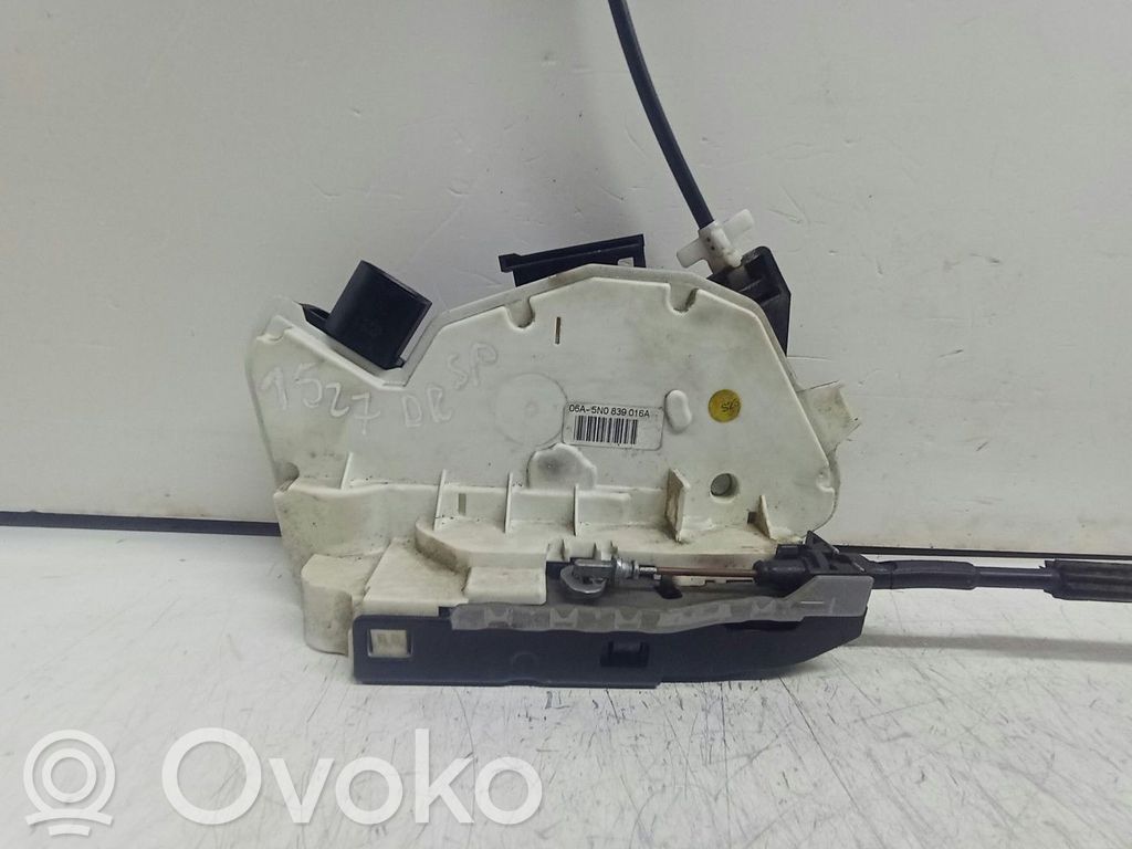 Volkswagen PASSAT CC Takaoven lukko