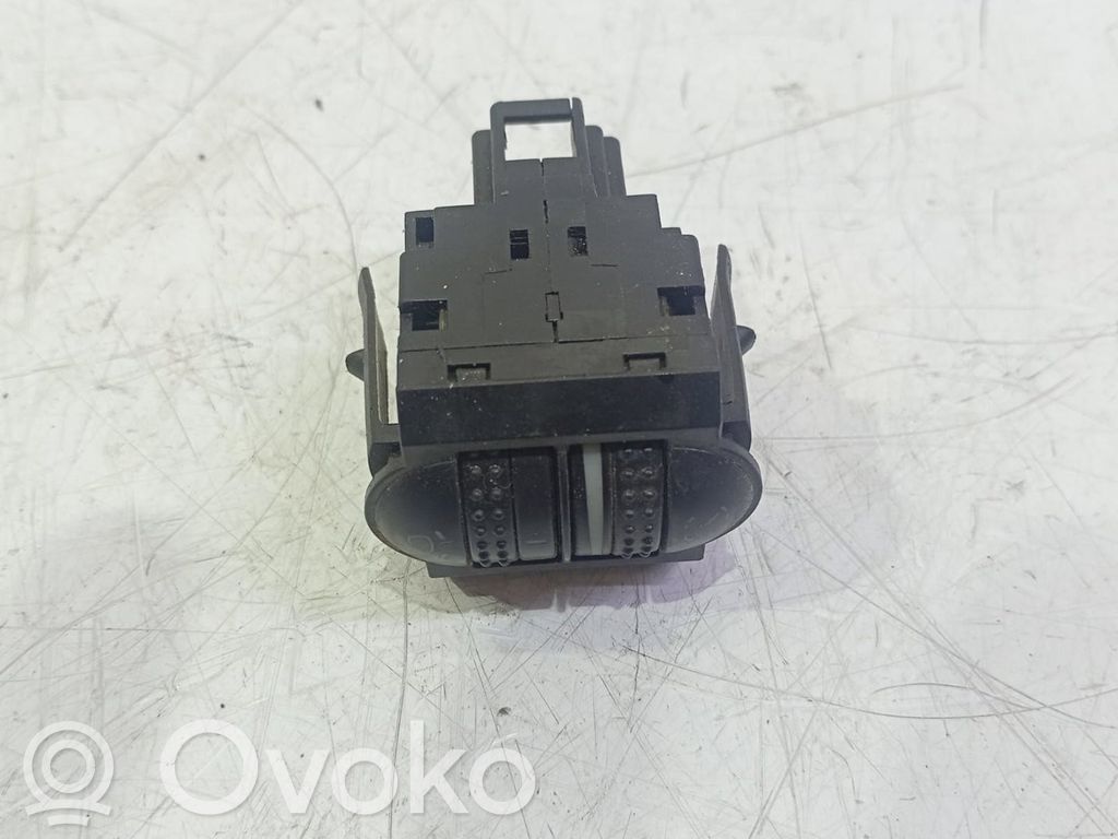Volkswagen PASSAT B5.5 Bouton commande réglage hauteur de phares 
