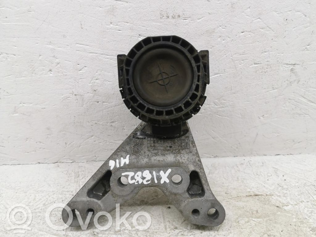 Opel Astra L Engine mount bracket 