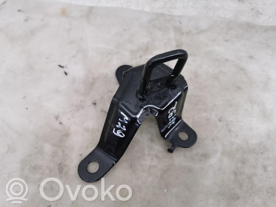 Seat back rest lock catch   D10JRH