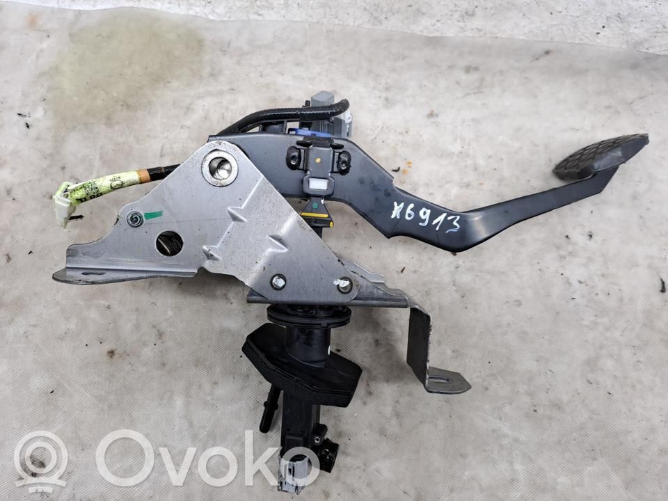 Mazda CX-3 Pedal de embrague 