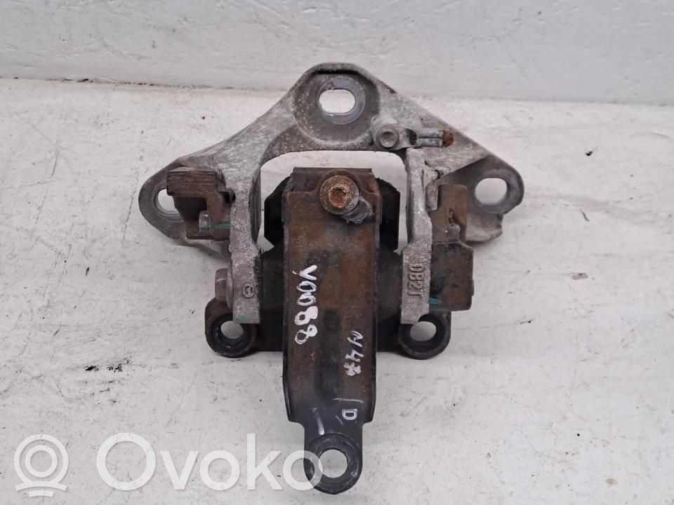 Mazda CX-3 Gearbox mounting bracket 
