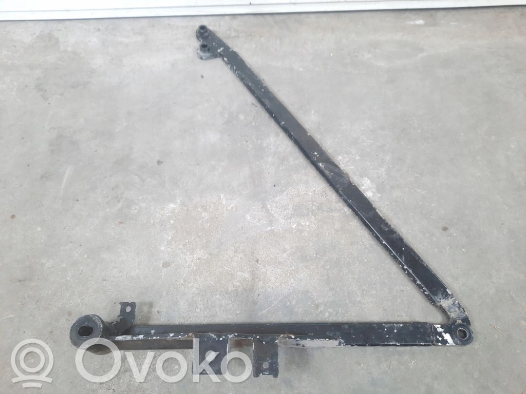 BMW M5 Cits aizmugures šasijas elements 