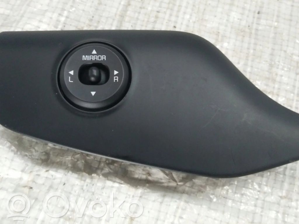 Wing mirror switch   84790A2000