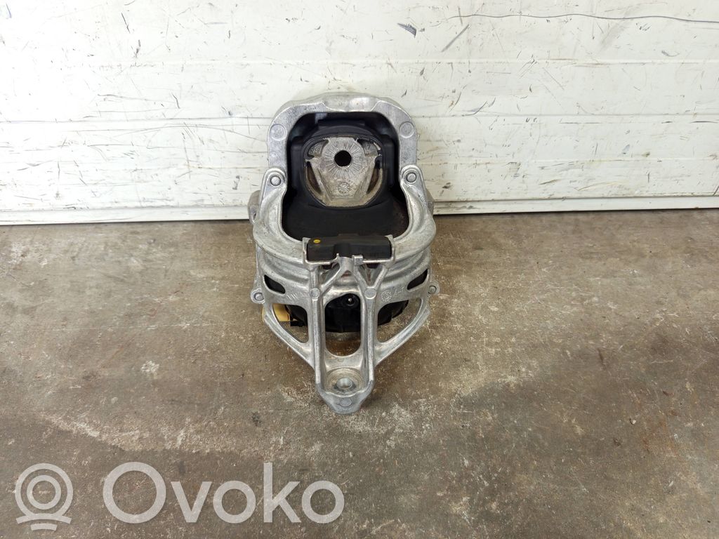 Porsche Cayenne (9Y0 9Y3) Engine mount bracket 