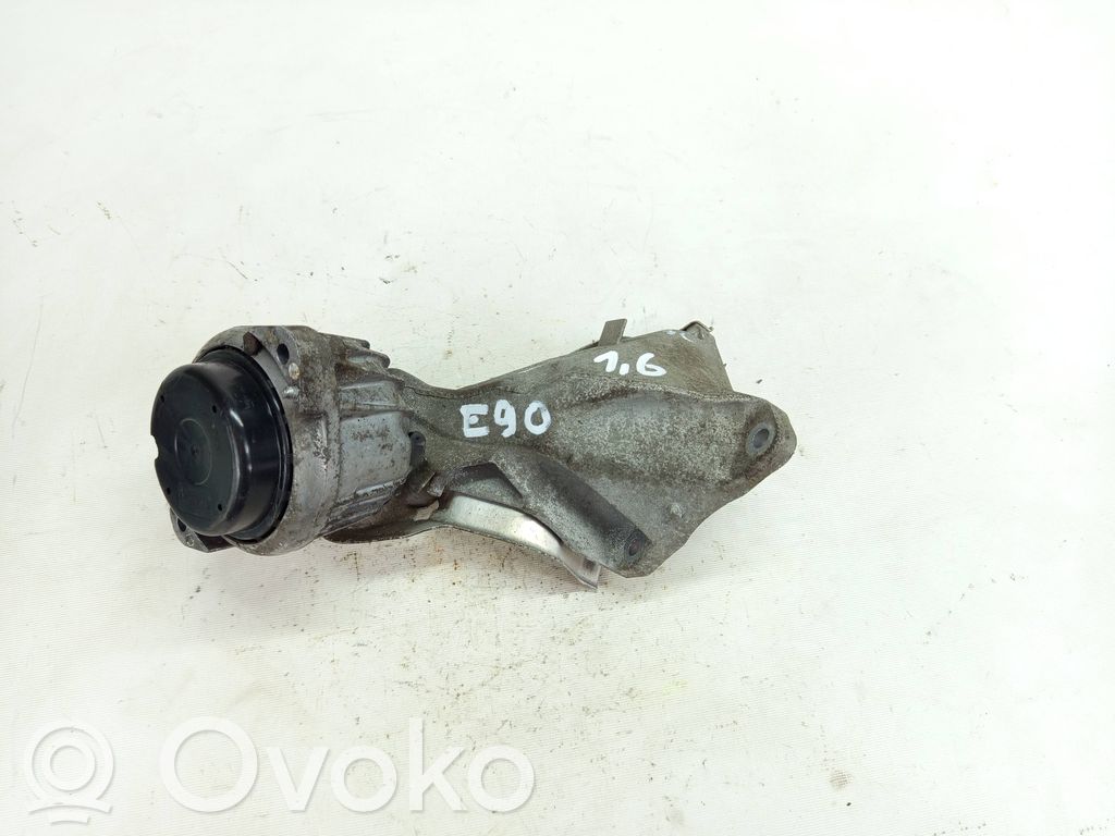 Engine mounting bracket   6764574