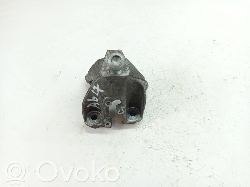 Audi A6 Allroad C7 Engine mounting bracket 