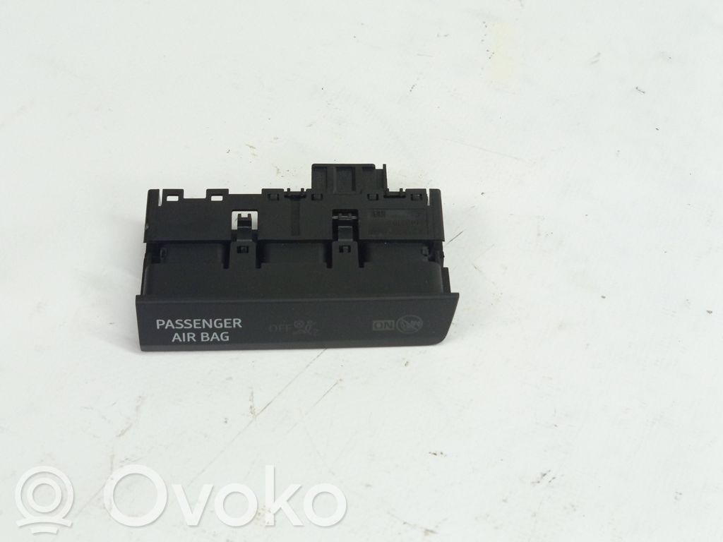 Seat Leon (5F) Passenger airbag on/off switch 