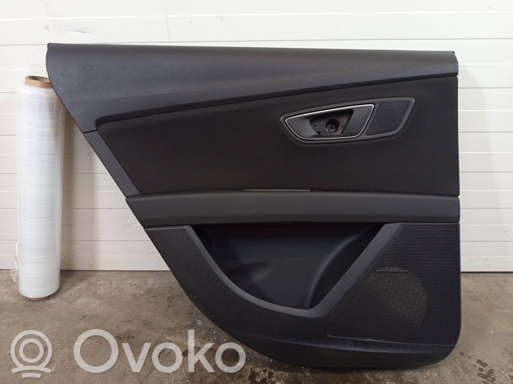 Seat Leon (5F) Apšuvums aizmugurējām durvīm 