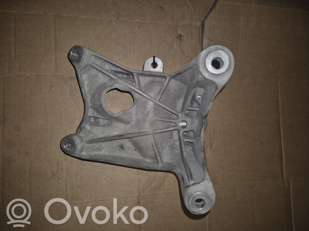 Porsche Macan (95B) Engine mounting bracket 