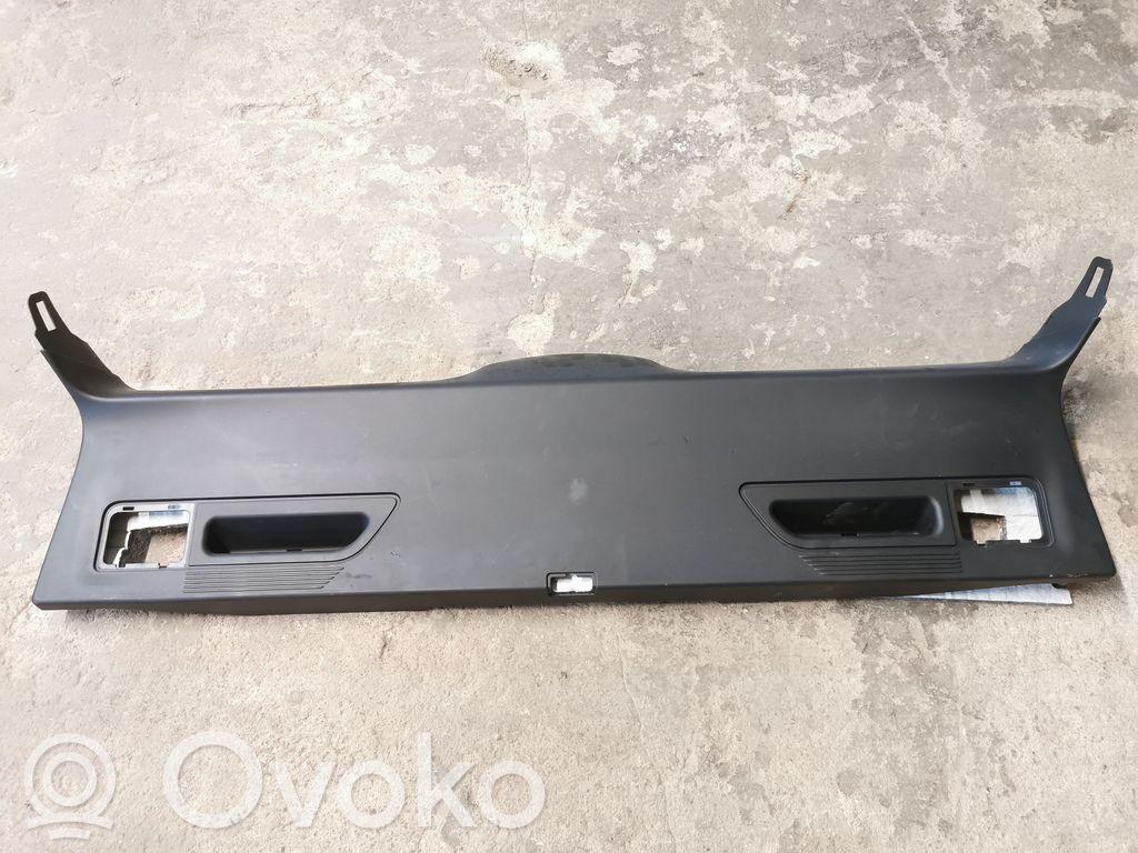 Tailgate trim   7149636