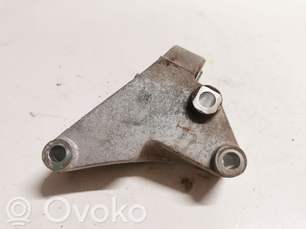 Engine mounting bracket   55567043