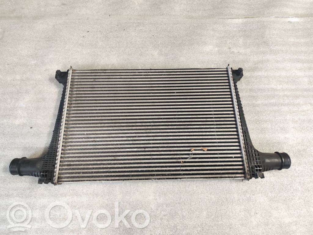 Audi Q7 4M Chłodnica powietrza doładowującego / Intercooler 
