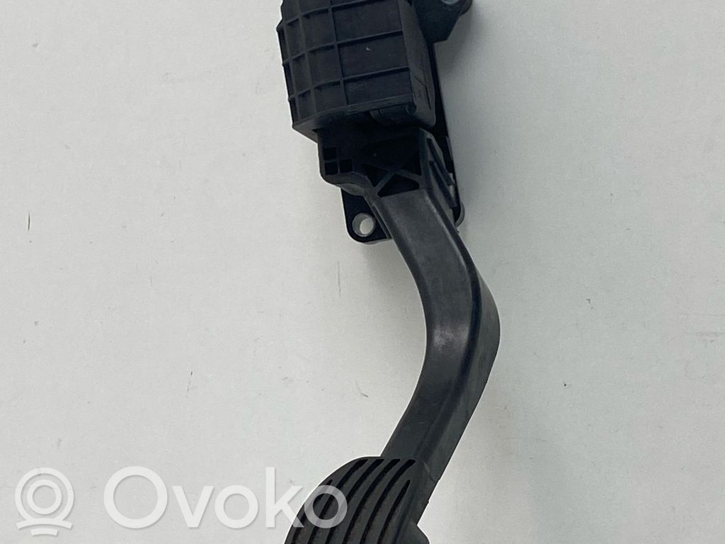 Accelerator throttle pedal   1541360