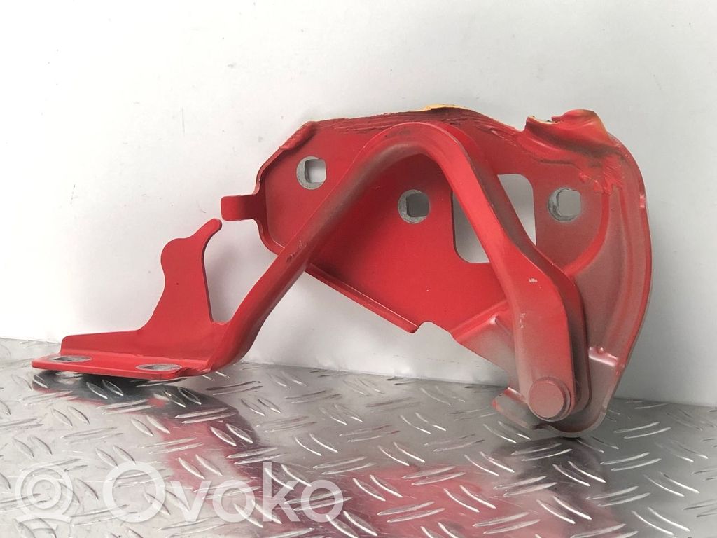 Engine bonnet/hood hinges