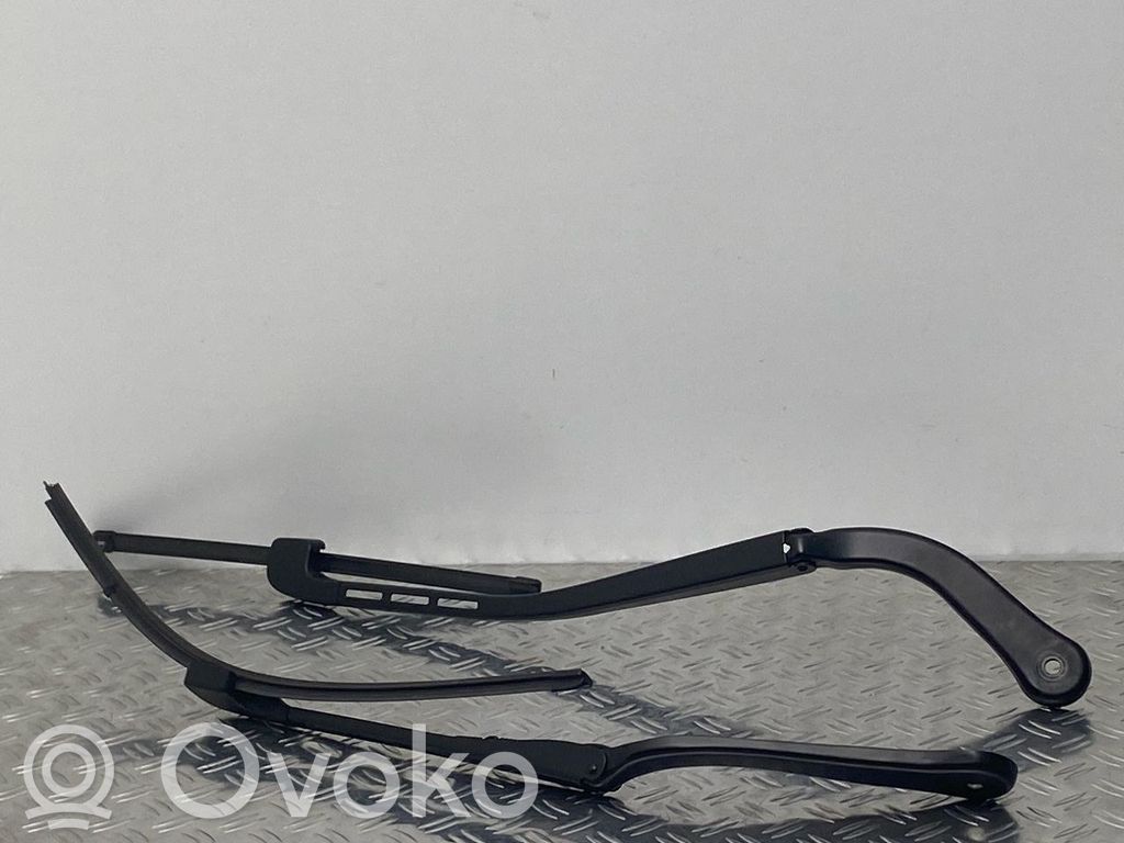 BMW 3 E92 E93 Front wiper blade arm 