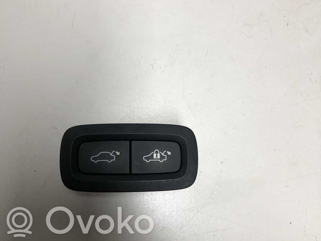 Interruptor para abrir la puerta trasera   SIG43316