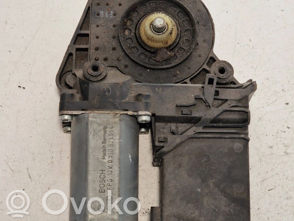 Volkswagen PASSAT B5 Silnik regulatora szyby drzwi przednich 