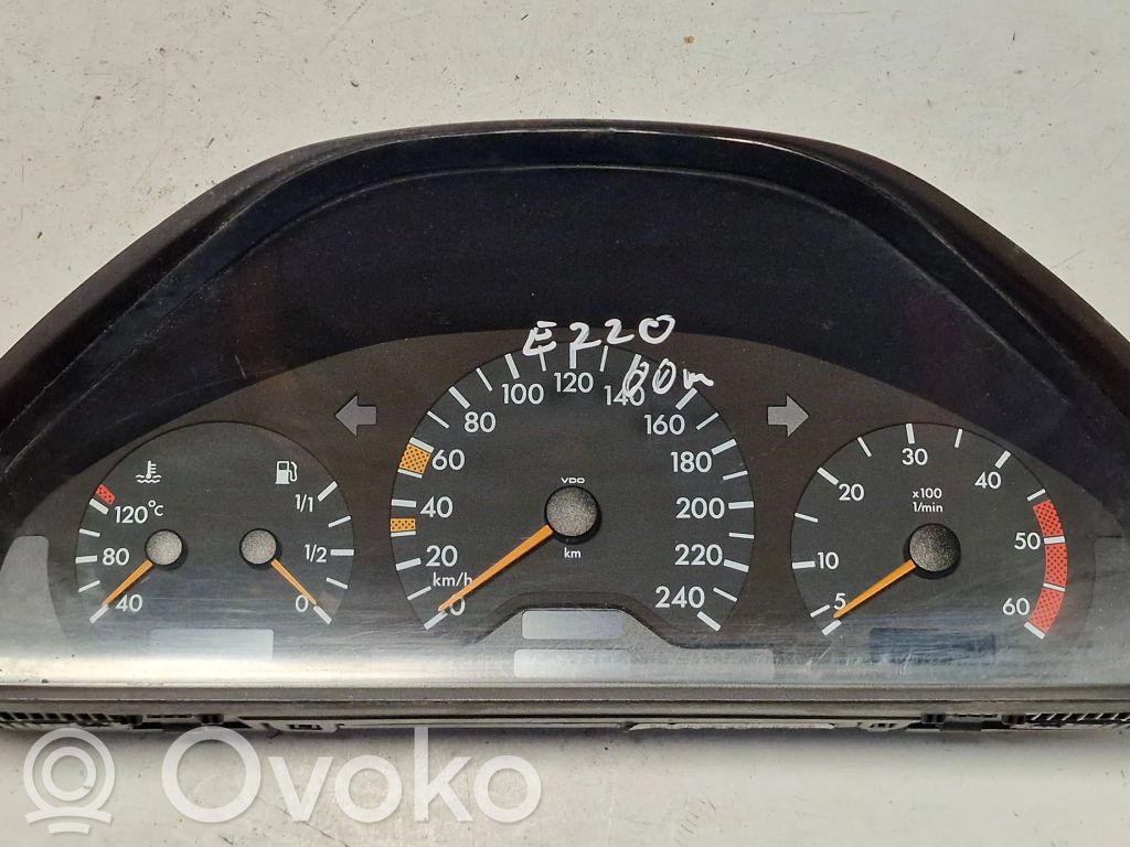 Mercedes-Benz E W210 Speedometer (instrument cluster) 