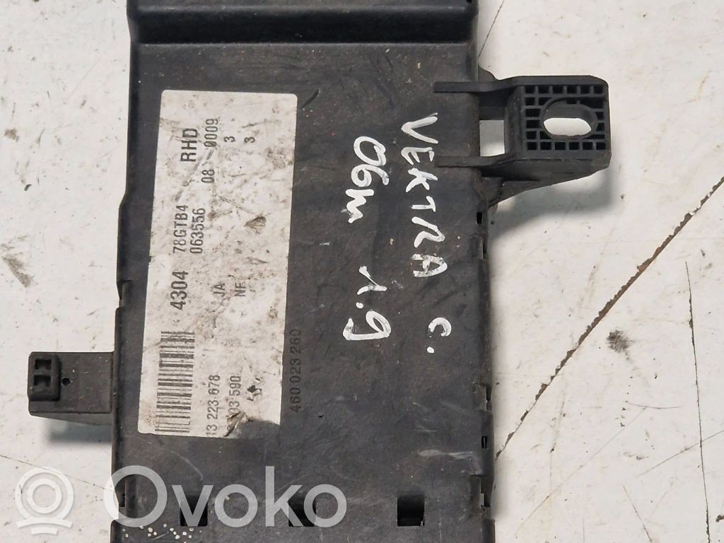 Ramka / Moduł bezpieczników   13223678,063556,9023266,080009,78GTB4