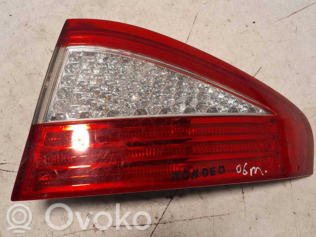 Ford Mondeo MK IV Задний фонарь в кузове 