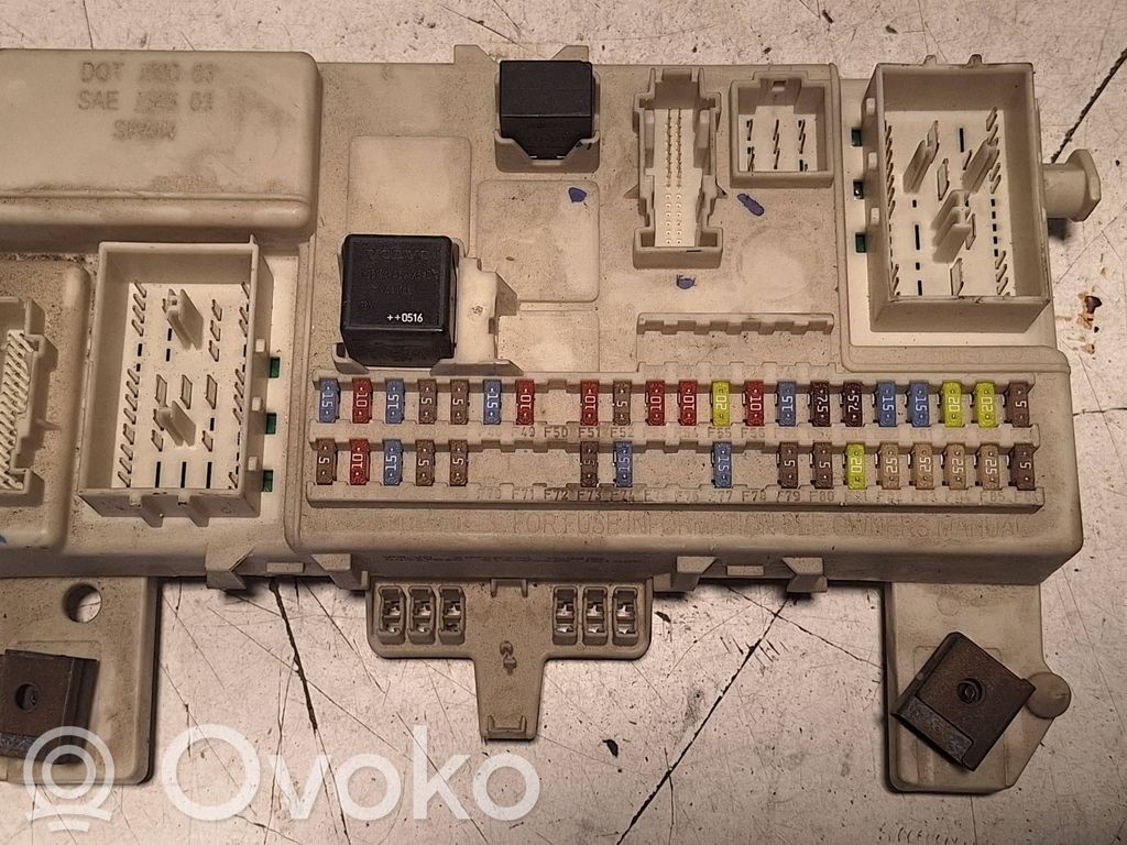 Volvo S40 Ramka / Moduł bezpieczników 