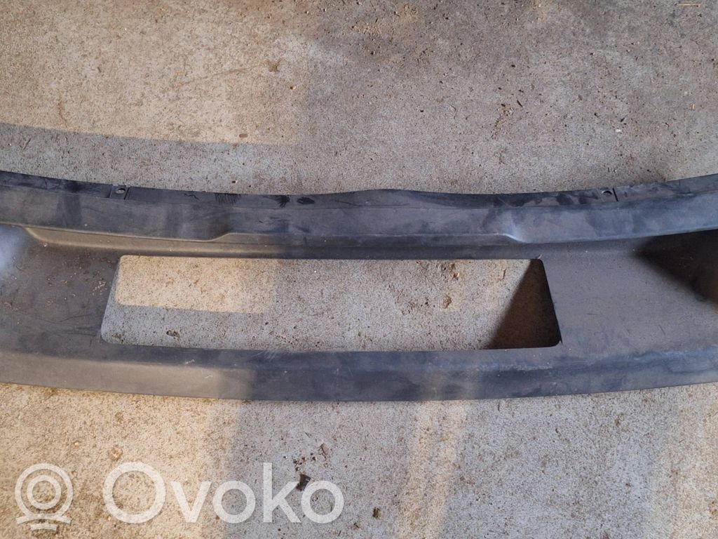 Porsche Cayenne (92A) Moldura inferior del parachoques trasero 