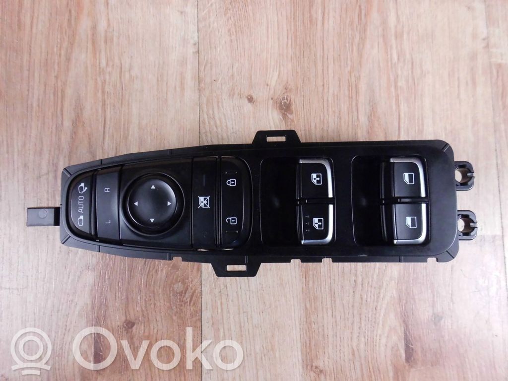 KIA Stinger Electric window control switch 