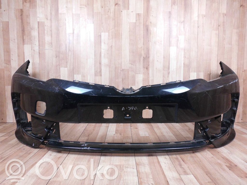 Front bumper   5211902F30
