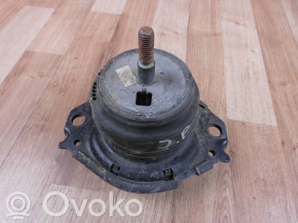 Jeep Grand Cherokee Engine mount bracket 