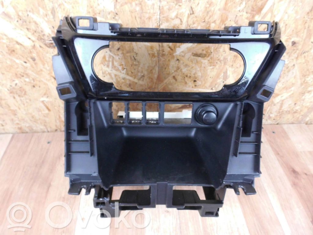 Mitsubishi Eclipse Cross Panneau de garniture console centrale 