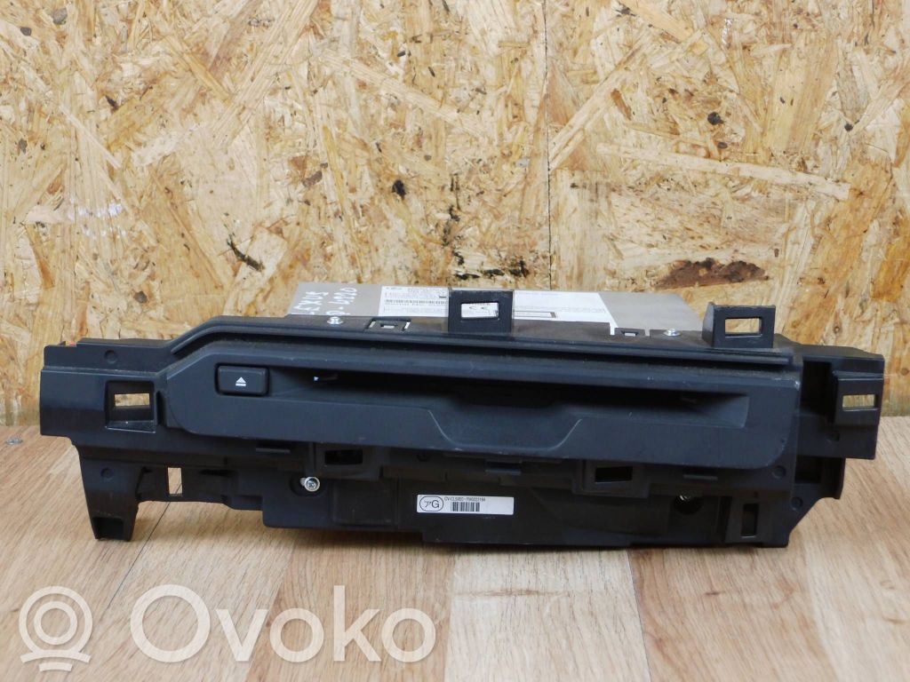 Lexus UX Radio/CD/DVD/GPS head unit 