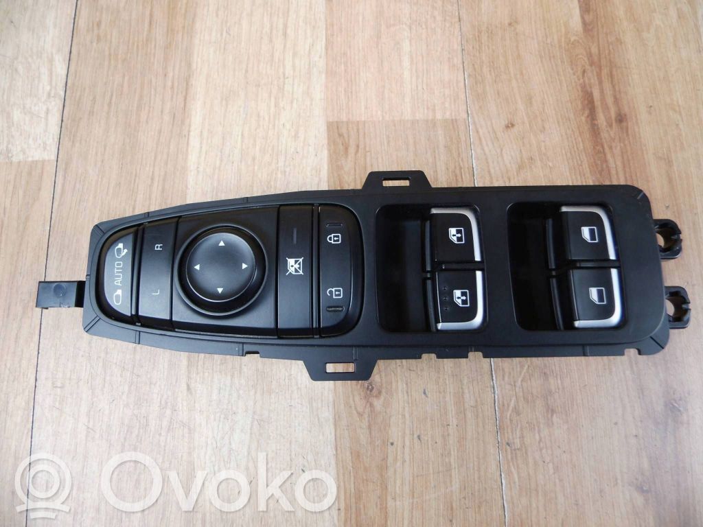 KIA Stinger Electric window control switch 