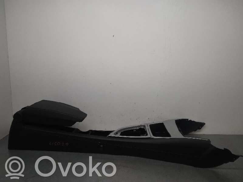 Armrest   712223109