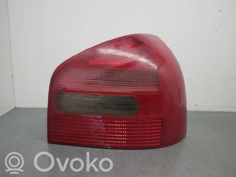 Audi A3 S3 8L Aizmugurējais lukturis virsbūvē 