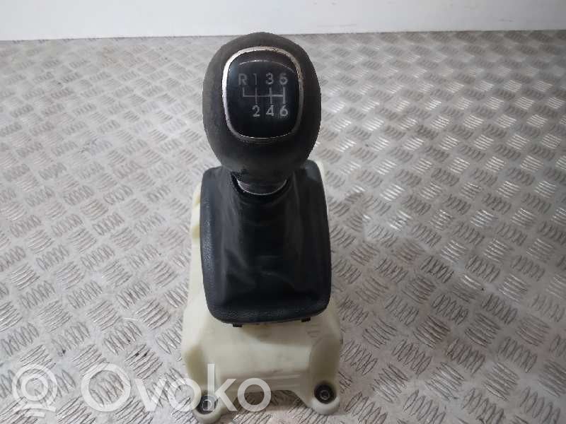 KIA Carens III Palanca de cambios 