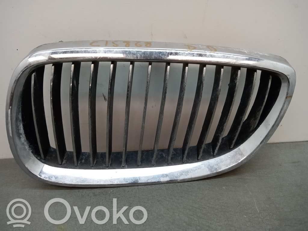 BMW 3 E90 E91 Grotelės priekinės 