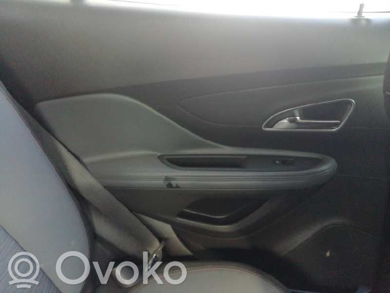 Opel Mokka Takaoven verhoilu 