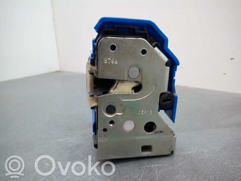 Fiat 500X Zamek drzwi przednich 
