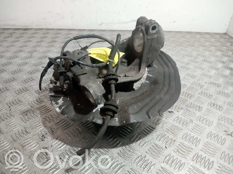 Front wheel hub spindle knuckle