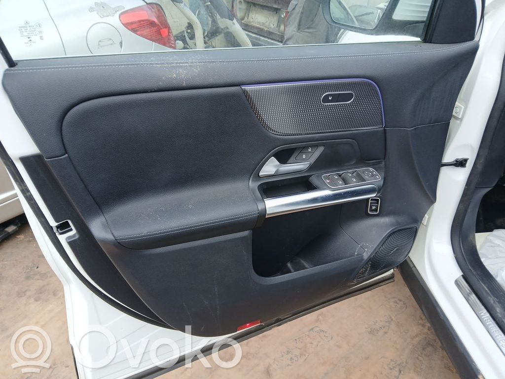 Mercedes-Benz GLA H247 Garniture de panneau carte de porte avant 