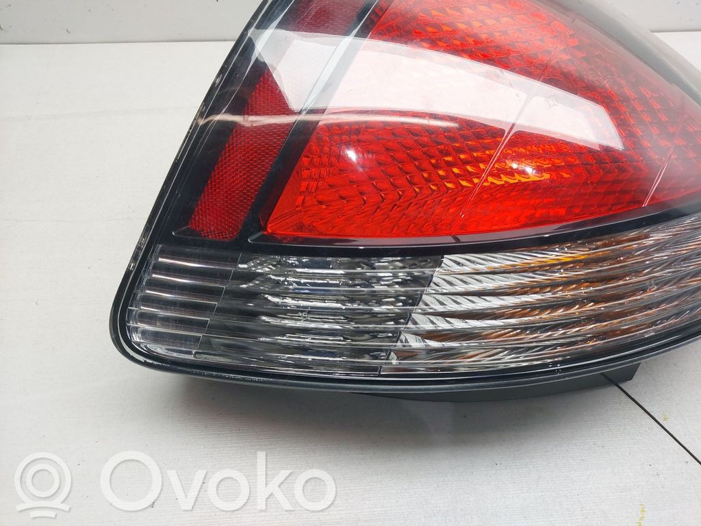KIA Rio Aizmugurējais lukturis virsbūvē 