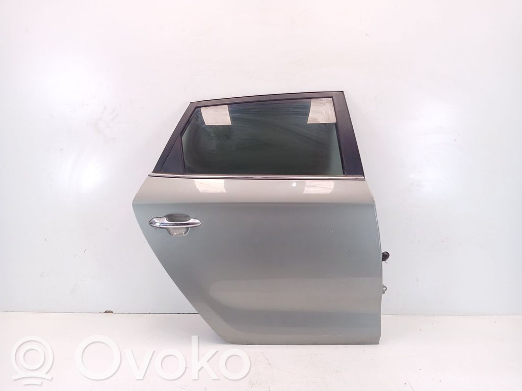 KIA Carens III Puerta trasera 