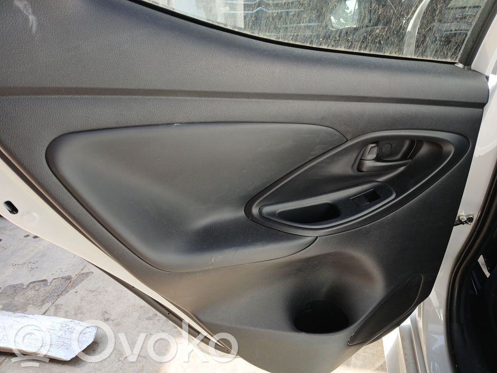 Toyota Yaris Boczki / Poszycie drzwi tylnych